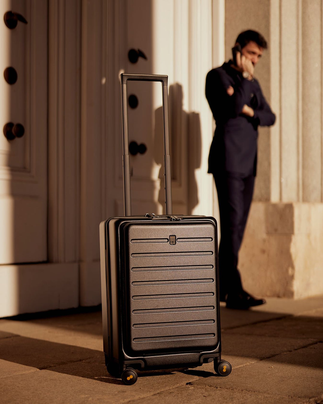 Multiple Ways a Carry on Luggage with Laptop Compartment Can Ease the Journey