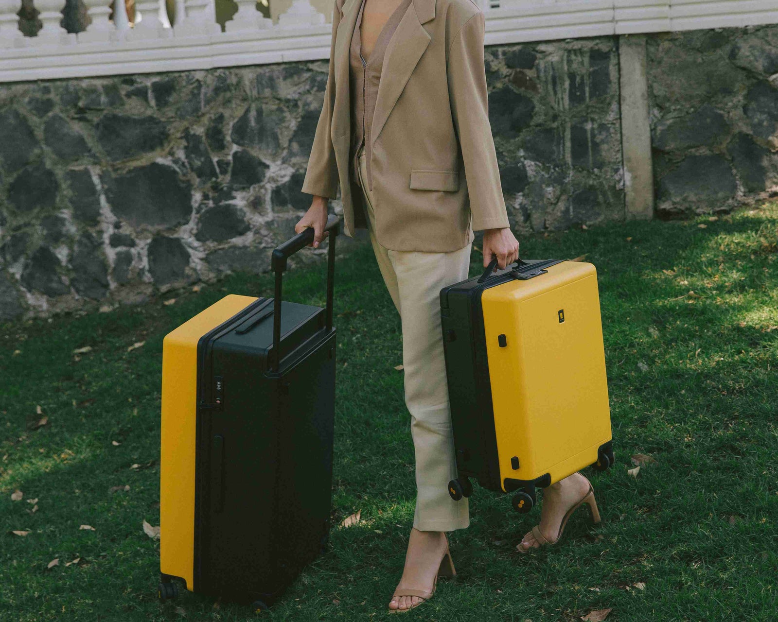 Elevating Your Travel Experience: Unraveling the Best Carry-On Luggage with Wide Handle Convenience